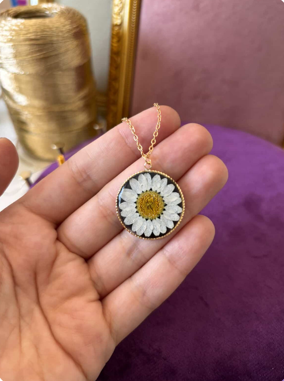 Daisy necklace
