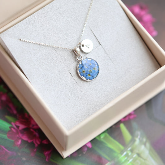 Անվանական ձեռագործ վզնոց " Անմոռուկ" արծաթյա հիմքով