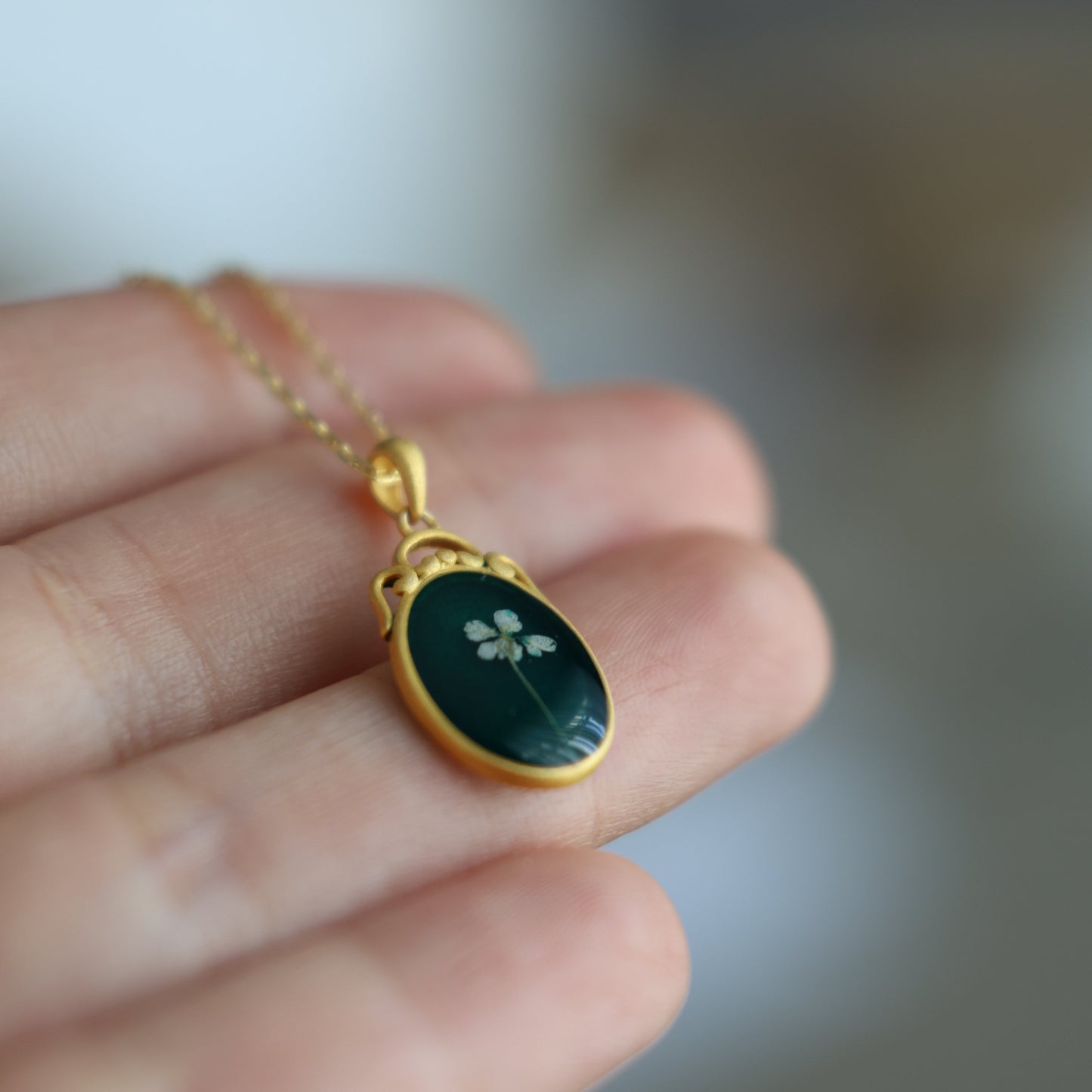 Ձեռագործ զարդ "Զմրուխտյա կանաչ" արծաթյա հիմքով