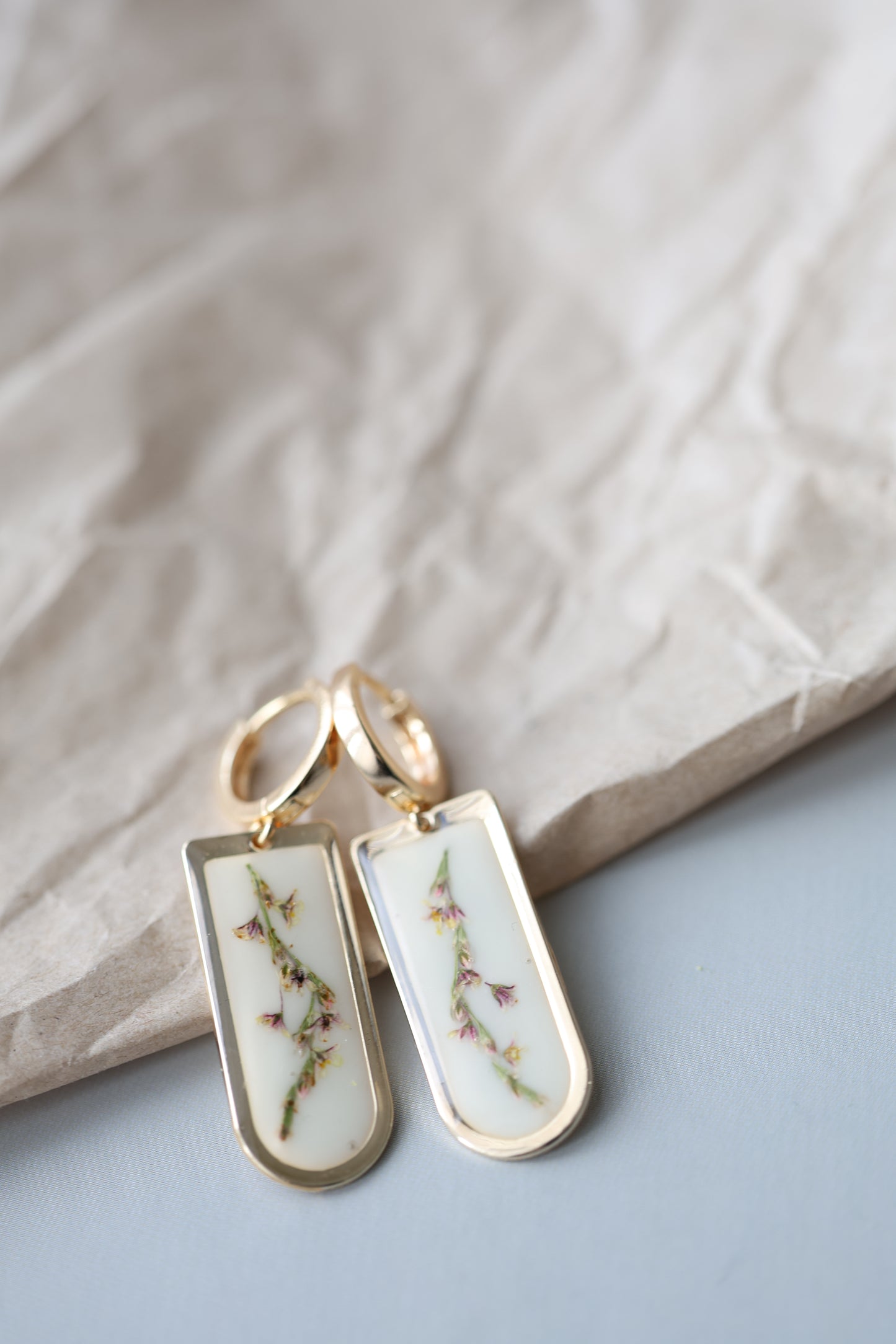 Earrings White WildFlower on gold