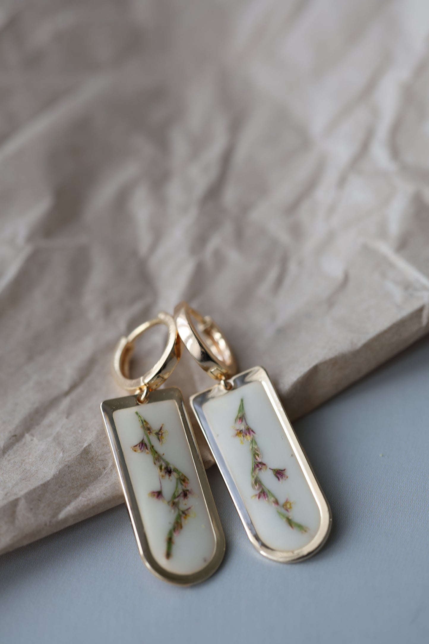 Earrings White WildFlower on gold