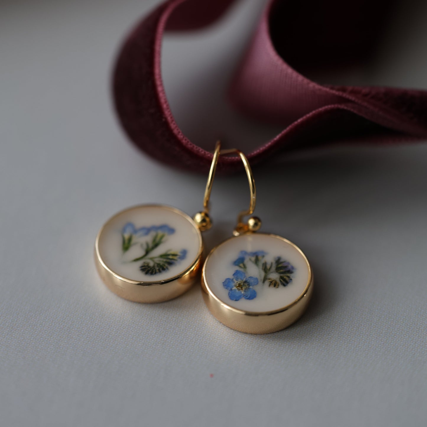 Ձեռագործ նուրբ ականջօղեր "Soft Bloom" բնական կապույտ ծաղիկներով