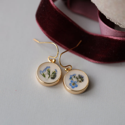 Ձեռագործ նուրբ ականջօղեր "Soft Bloom" բնական կապույտ ծաղիկներով