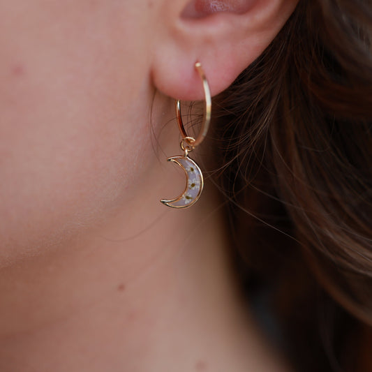 Ձեռագործ ականջօղեր "Լուսին" պատրաստված բնական ծաղիկներից