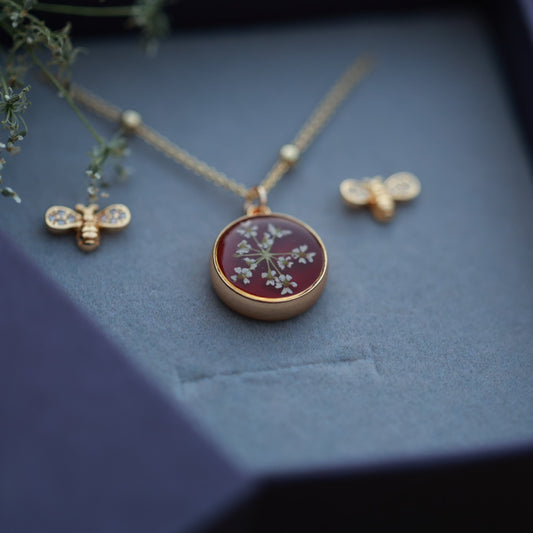 Հավաքածու "Burgundy Flower & Tiny Bee"