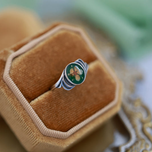 Vintage Floral Green Ring in Sterling Silver – Adjustable Dainty Nature Inspired Ring