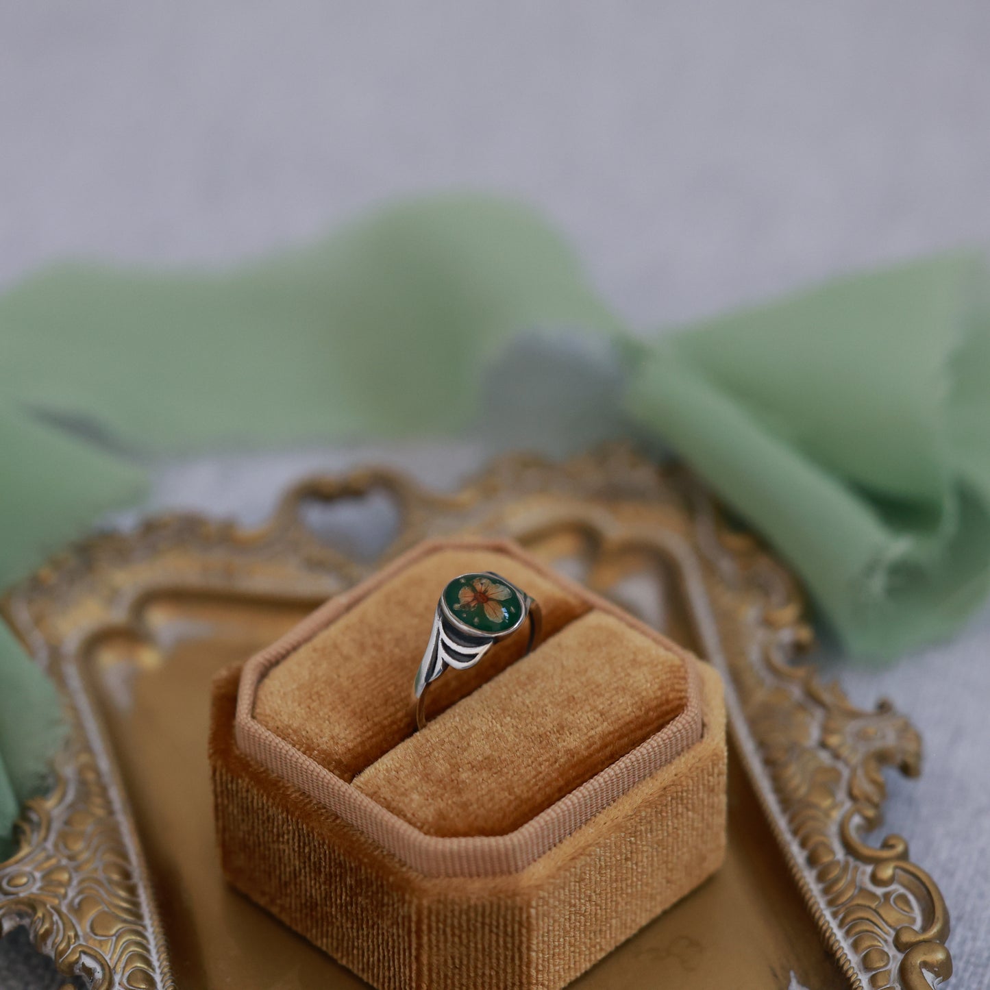 Vintage Floral Green Ring in Sterling Silver – Adjustable Dainty Nature Inspired Ring