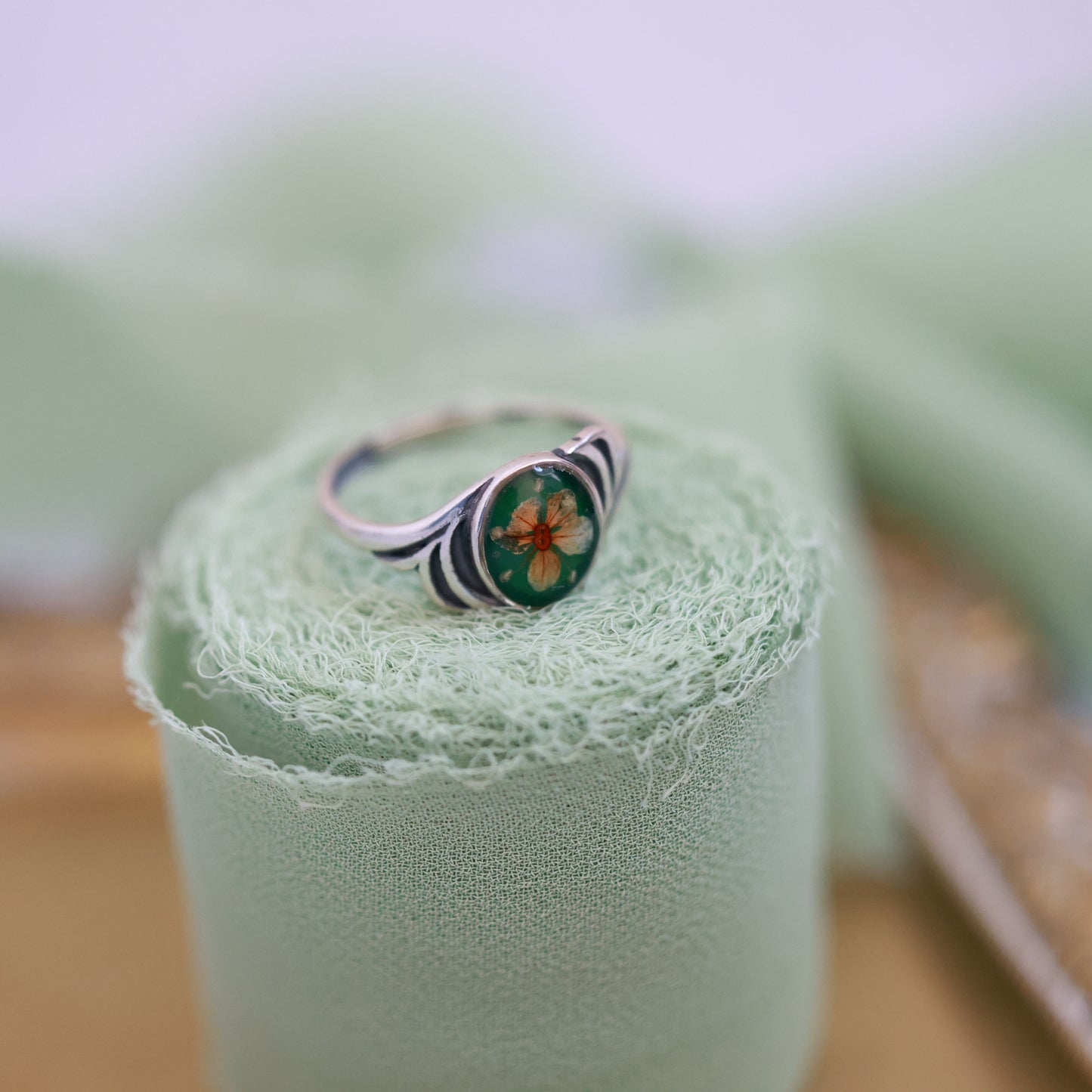 Vintage Floral Green Ring in Sterling Silver – Adjustable Dainty Nature Inspired Ring
