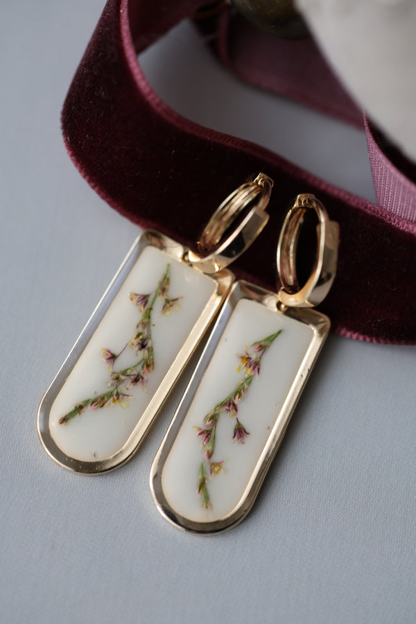 Earrings White WildFlower on gold