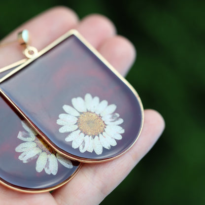 Ձեռագործ ականջօղեր "Daisy on Scarlet"