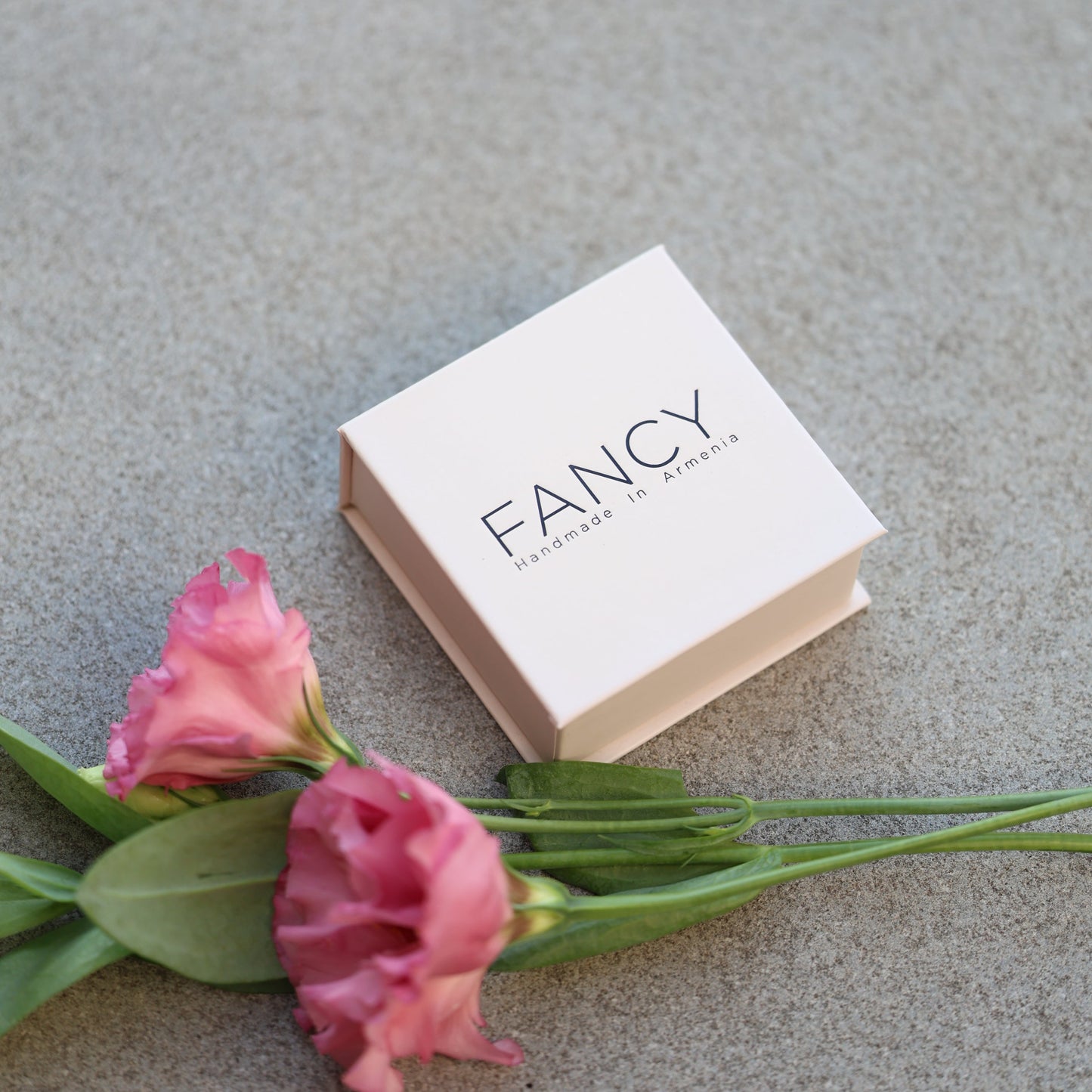 Մինիմալիստական ձեռագործ վզնոց բնական ծաղկից