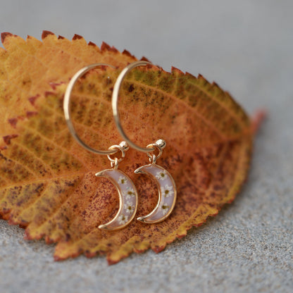 Ձեռագործ ականջօղեր "Լուսին" պատրաստված բնական ծաղիկներից