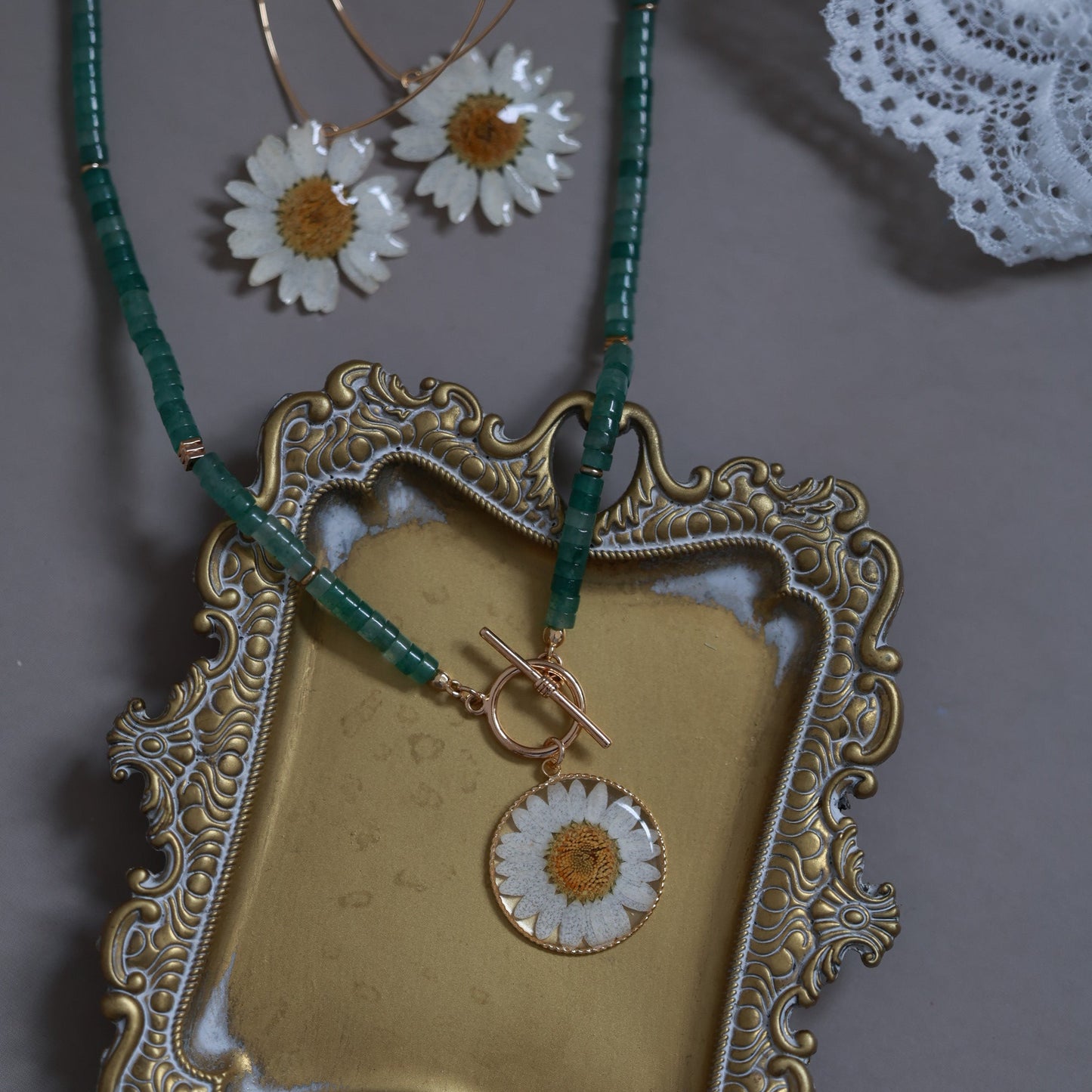 Pressed Daisy Flower Necklace with real Green Aventurine - Handmade Natural Stone & Botanical Jewelry