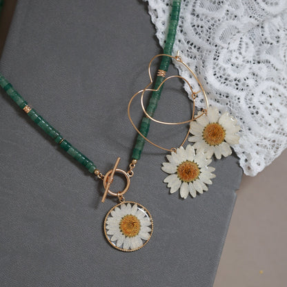 Pressed Daisy Flower Necklace with real Green Aventurine - Handmade Natural Stone & Botanical Jewelry