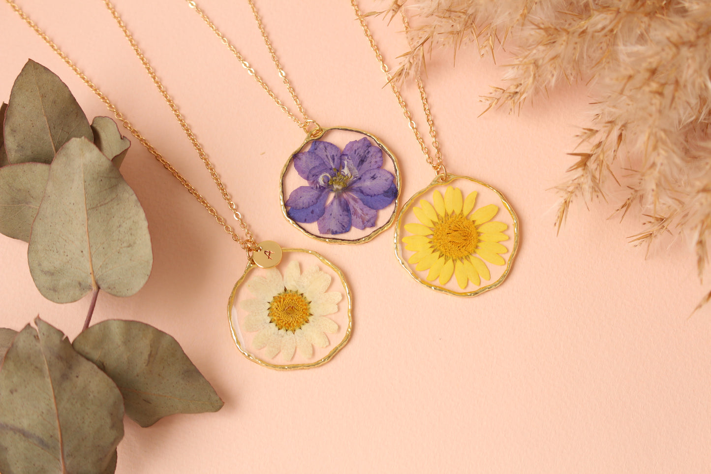 Ձեռագործ վզնոց բնության էլեմենտներով