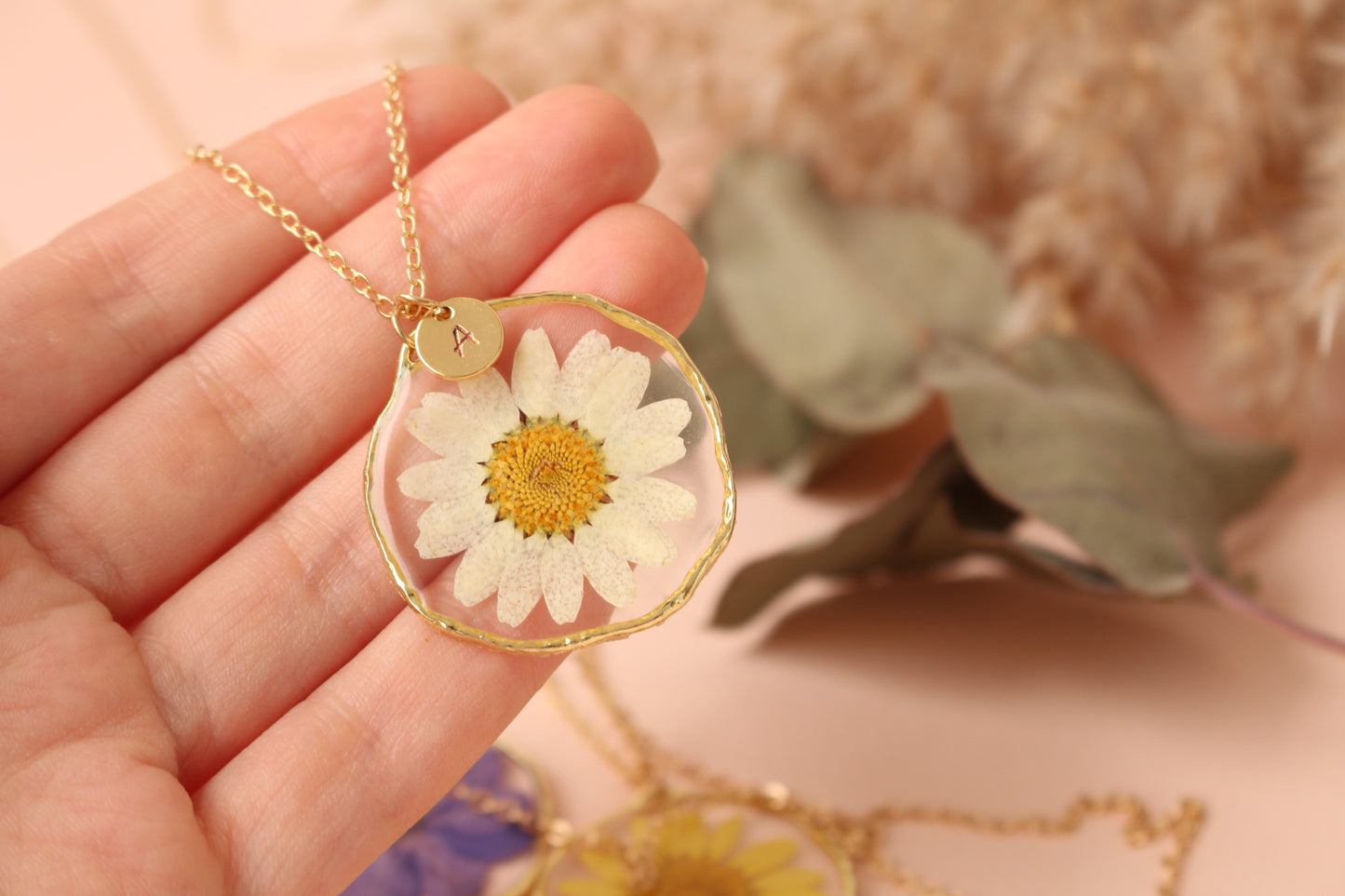 Ձեռագործ վզնոց բնության էլեմենտներով