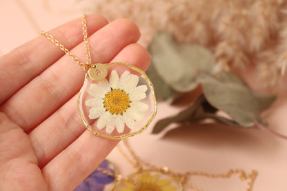 Ձեռագործ վզնոց բնության էլեմենտներով